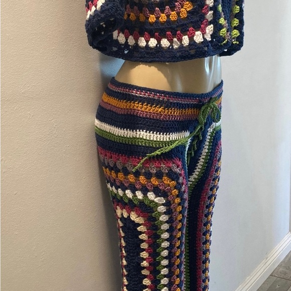 Crochet low rise pants outfit with crop top - Picture 8 of 9